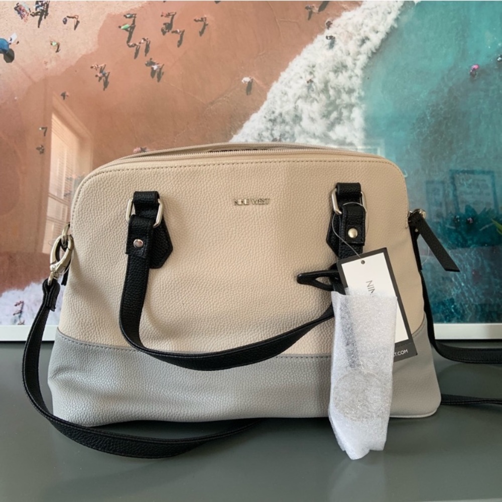 Tri-tone purse